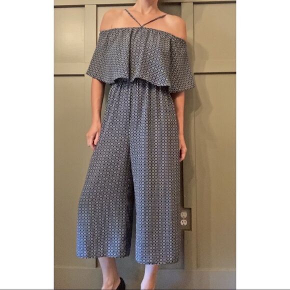 EVERLY Off Shoulder Ruffle Wide Leg Cropped Jumpsuit Size Small - Picture 2 of 11